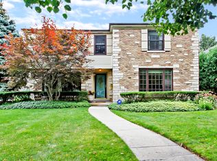825 Surrey Ln, Glenview, IL 60025