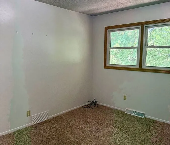 1607 Maiden Ln — Photo 6