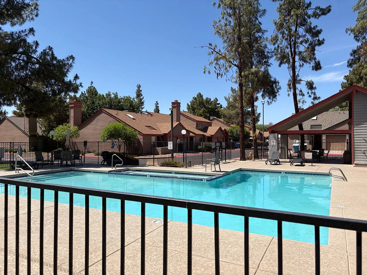 2 bed, 842 sqft, $1,590 — Photo 4