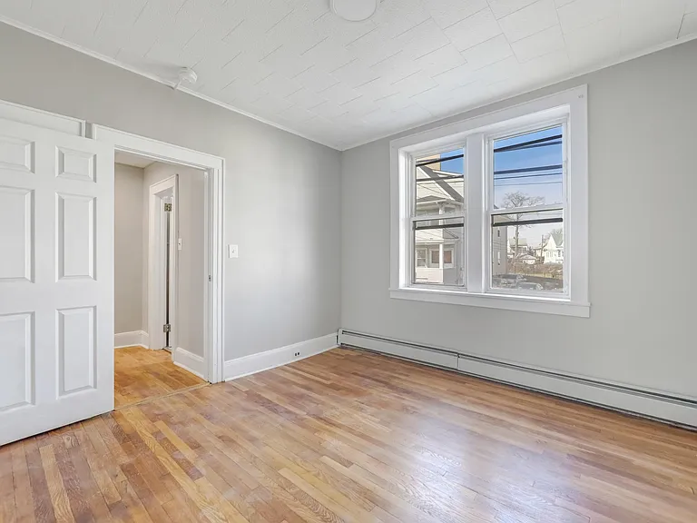 102 Genessee Ave — Photo 14
