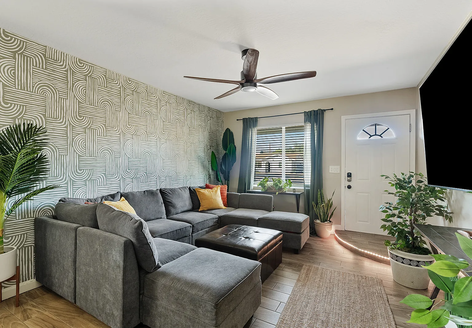 4 bed, 1993 sqft, $3,950 — Photo 4