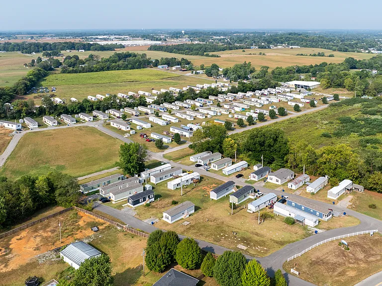 Green River Lake Commons — Photo 13