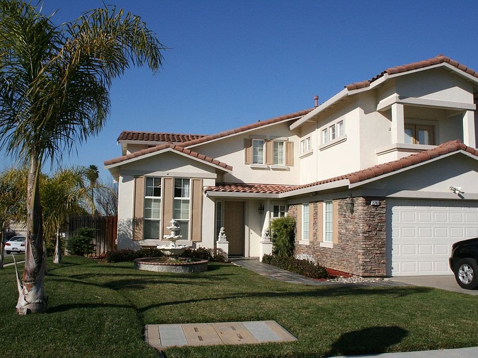 Large home on corner lot of Cul de Sac