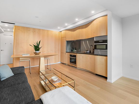 4th image of 1568 Alberni St #501