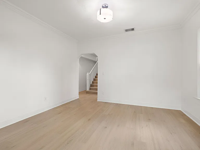 1301 Sloan St — Photo 10