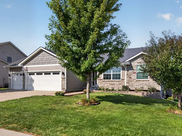 1720 SE Waters Edge Dr, Waukee, IA 50263