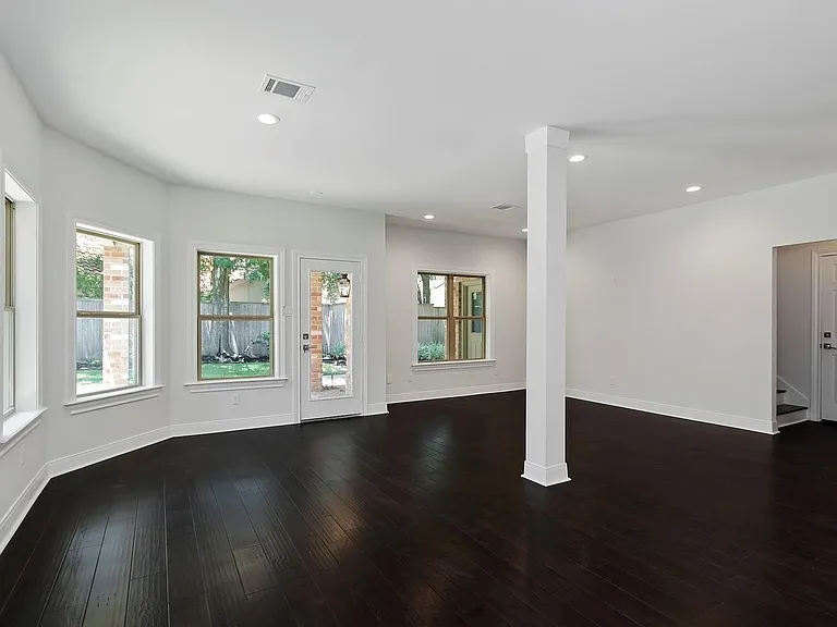 810 Herdsman Dr — Photo 10