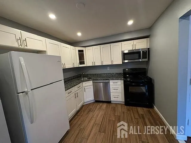 4 bed, 2.0 bath, 1188 sqft, $3,300 — Photo 2