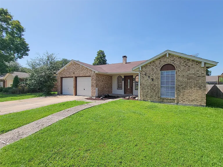 409 S Travis St — Photo 2
