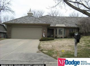 9729 Nottingham Dr, Omaha, NE 68114