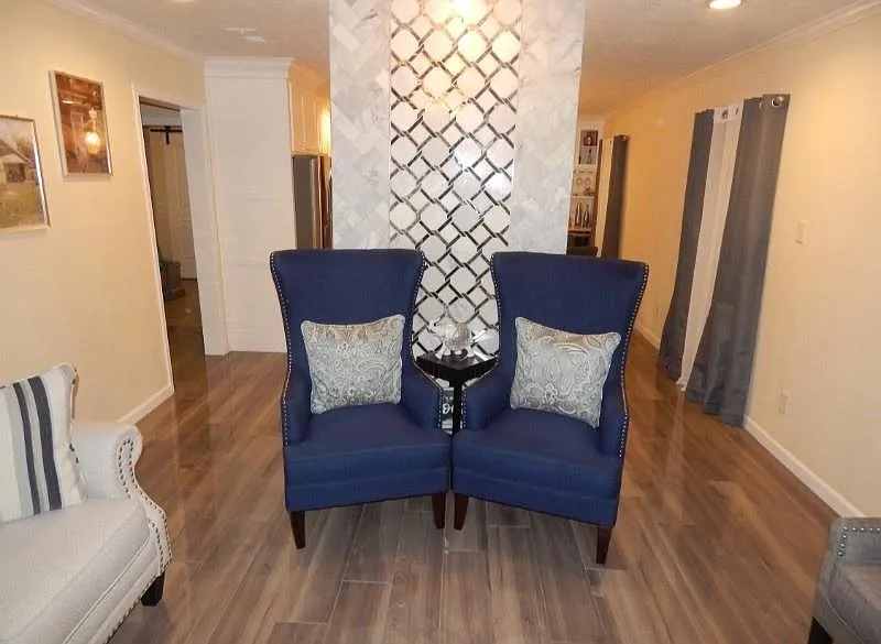 3 bed, 2.0 bath, 1120 sqft, $1,750 — Photo 1