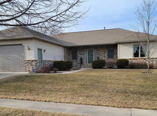 933 Yorkshire Ln NW, Rochester, MN 55901