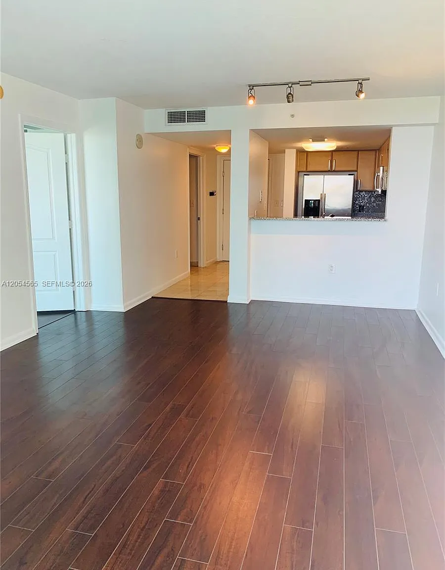 Skyline On Brickell Condo — Photo 2