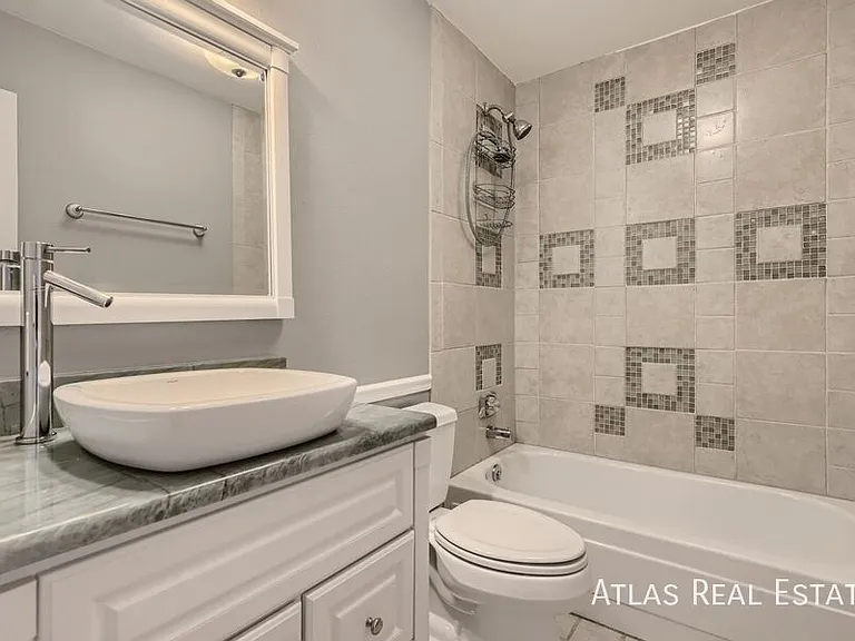 8257 S Locust St — Photo 10