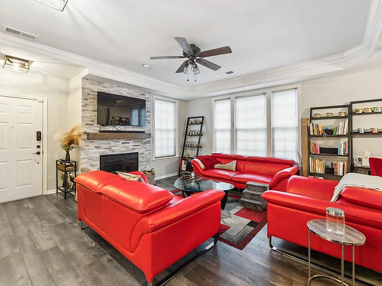3526 Huntley Manor Ln — Photo 4