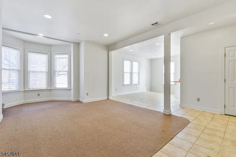 2 bed, 1.5 bath, 1230 sqft, $3,200 — Photo 4