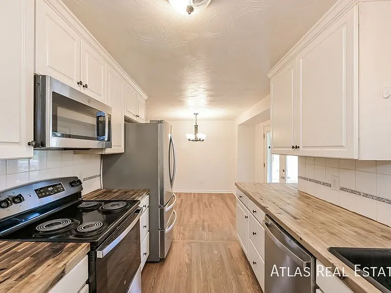 604 S Quentin St — Photo 5