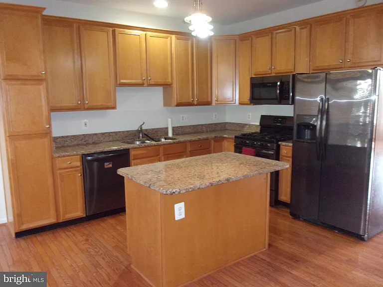 25929 Kirkwood Sq — Photo 3