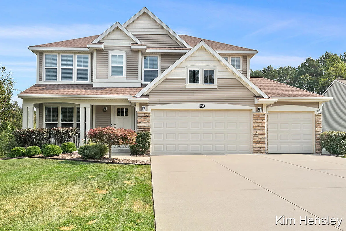 9754 Sunset Ridge Dr NE photo 1