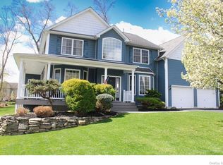 106 Winding Brook Ct, New Windsor, NY