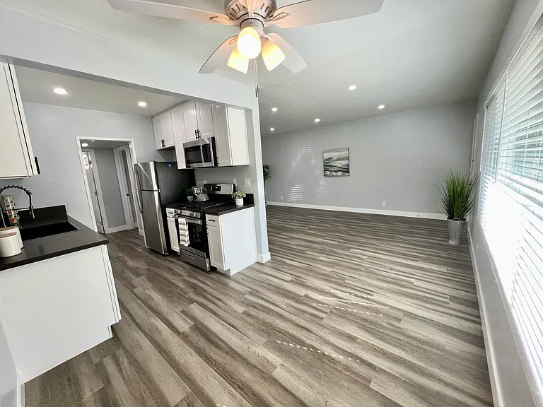 Welcome to Pacific View Apartments — Photo 1