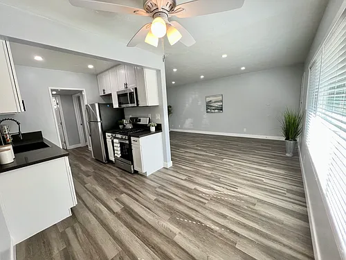 Welcome to Pacific View Apartments Photo 1