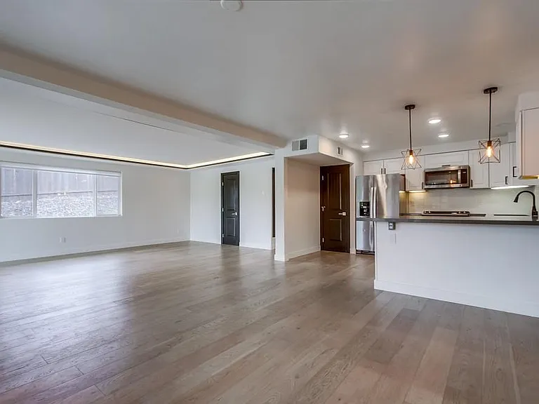 2550 Gregory Dr — Photo 16