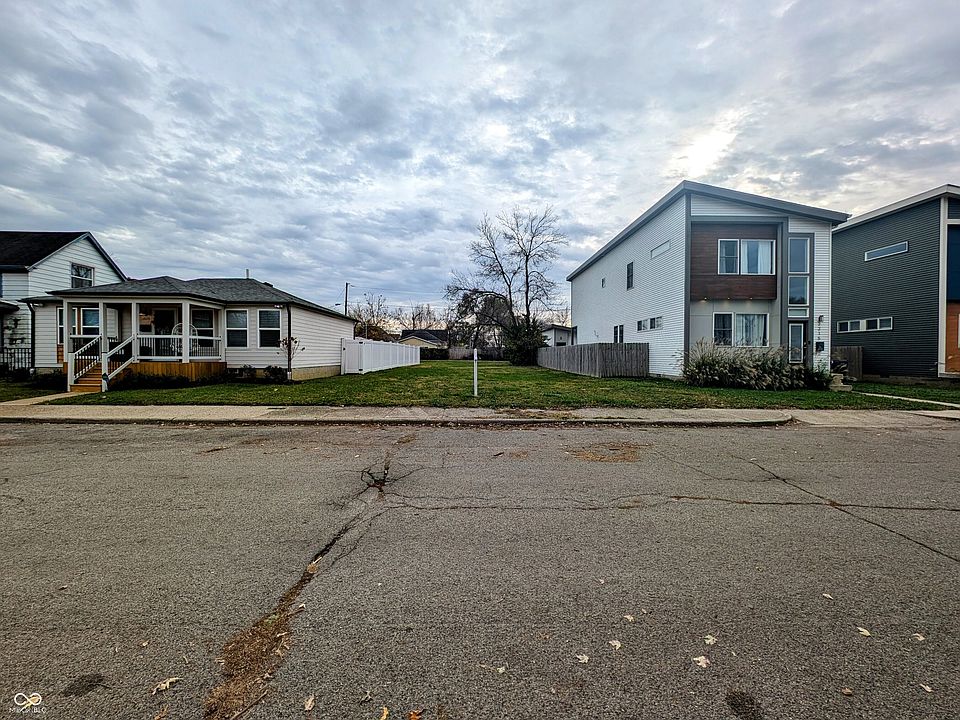 1st image of 2221 Pleasant St