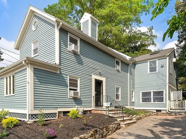 54 Woburn St, Lexington, MA 02420