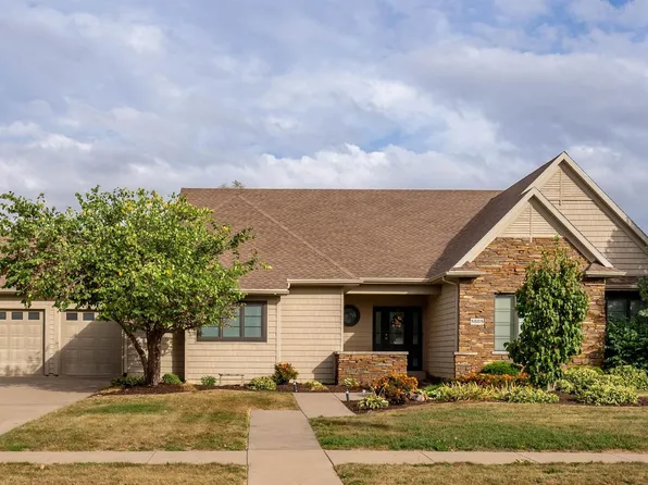 5885 Remington Rd N, Bettendorf, IA 52722