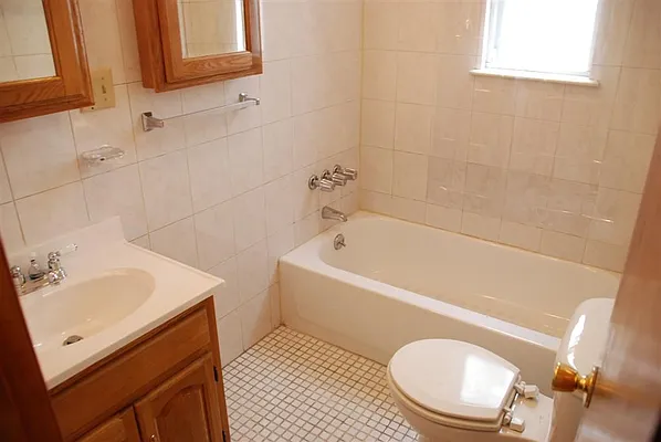 Rented by Web Realty Group Inc | media 6