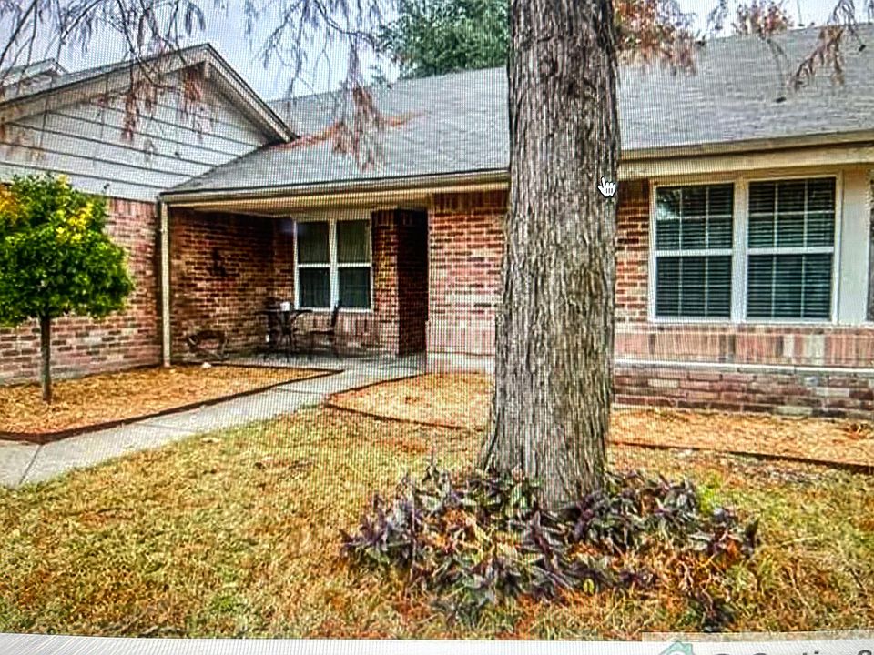 1st image of 2426 Clayton Oaks Dr