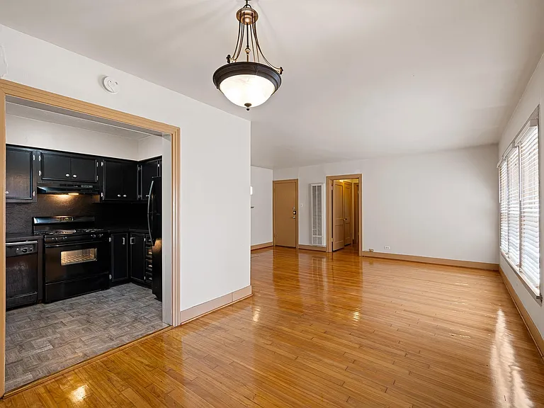 1806 Banks St #1 — Photo 10