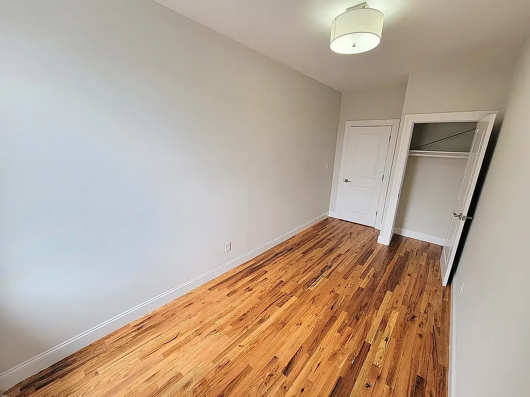 4400 Wickham Avenue — Photo 4