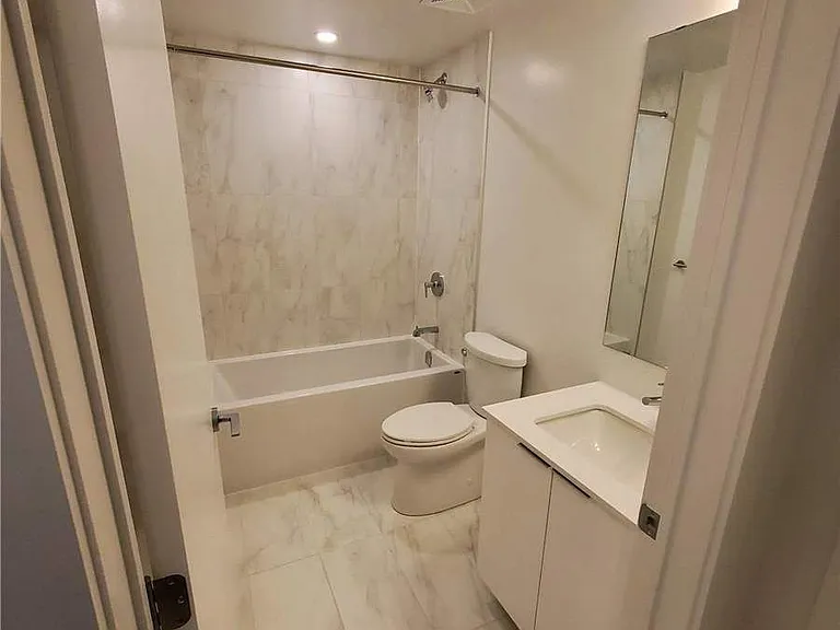 357 King St W #3605 — Photo 7
