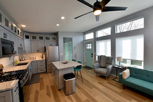 1 bed, 576 sqft, $1,900 — Photo 3