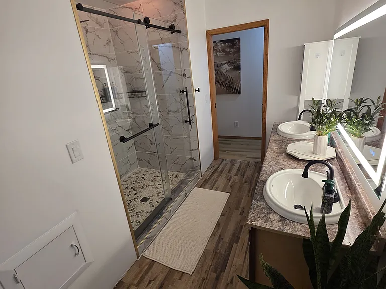 1102 Elm St — Photo 4