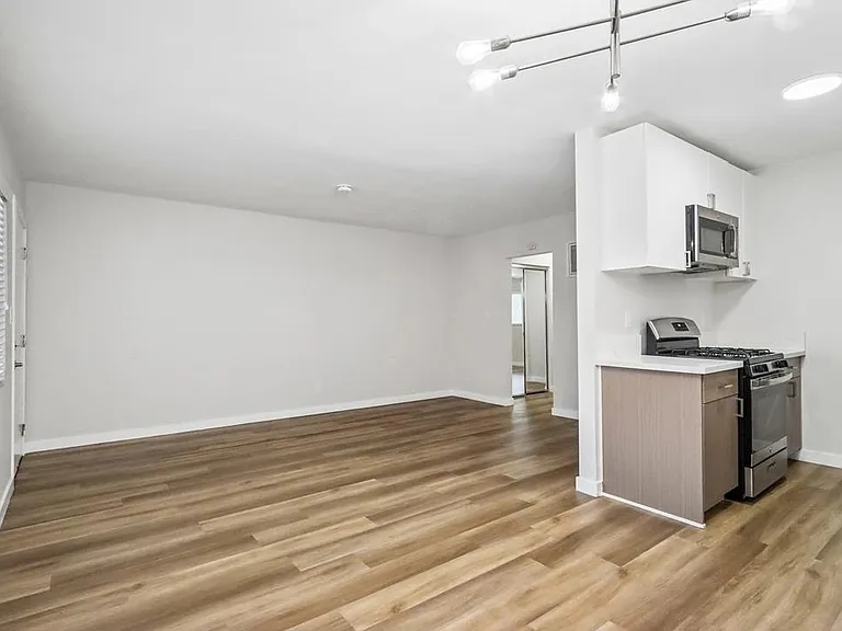 21107 Amie Ave #25 — Photo 24