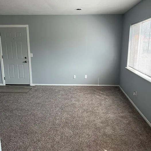 2 bed, 860 sqft, $900 — Photo 3