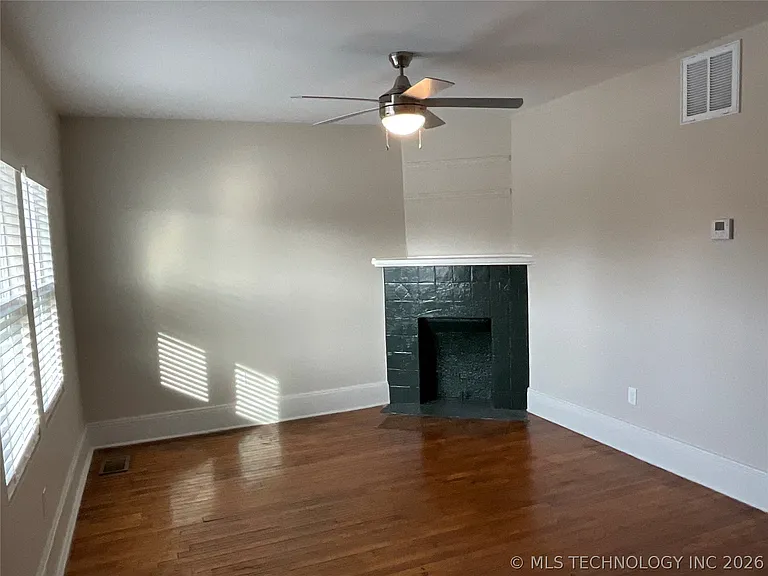 1347 E 6th St — Photo 2