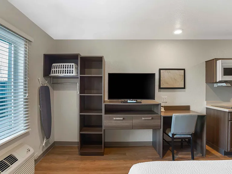Studio Suite - 1 Queen Bed