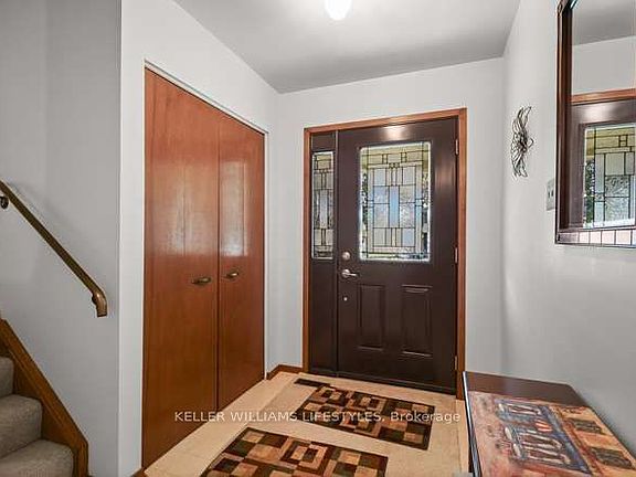 4th image of 64 Haliburton Cres