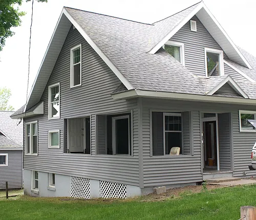 455 NE Campus St Photo 1