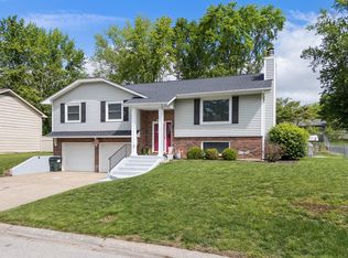 901 Lori Dr, Boonville, MO 65233