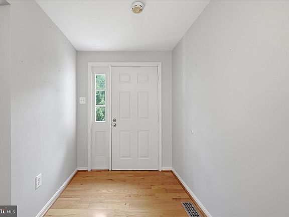 5th image of 244 High Banks Rd