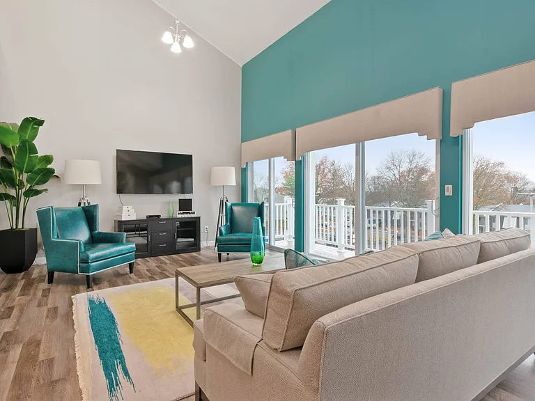 South Winds Apartments — Photo 2