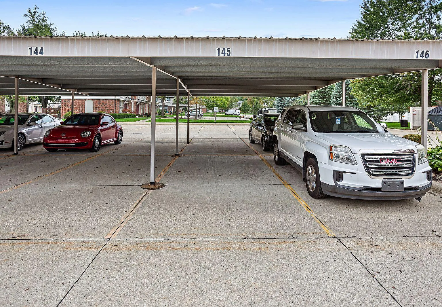 2 bed, 1.0 bath, 995 sqft, $1,300 — Photo 3