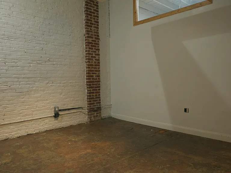 235 Walker St SW #C — Photo 21