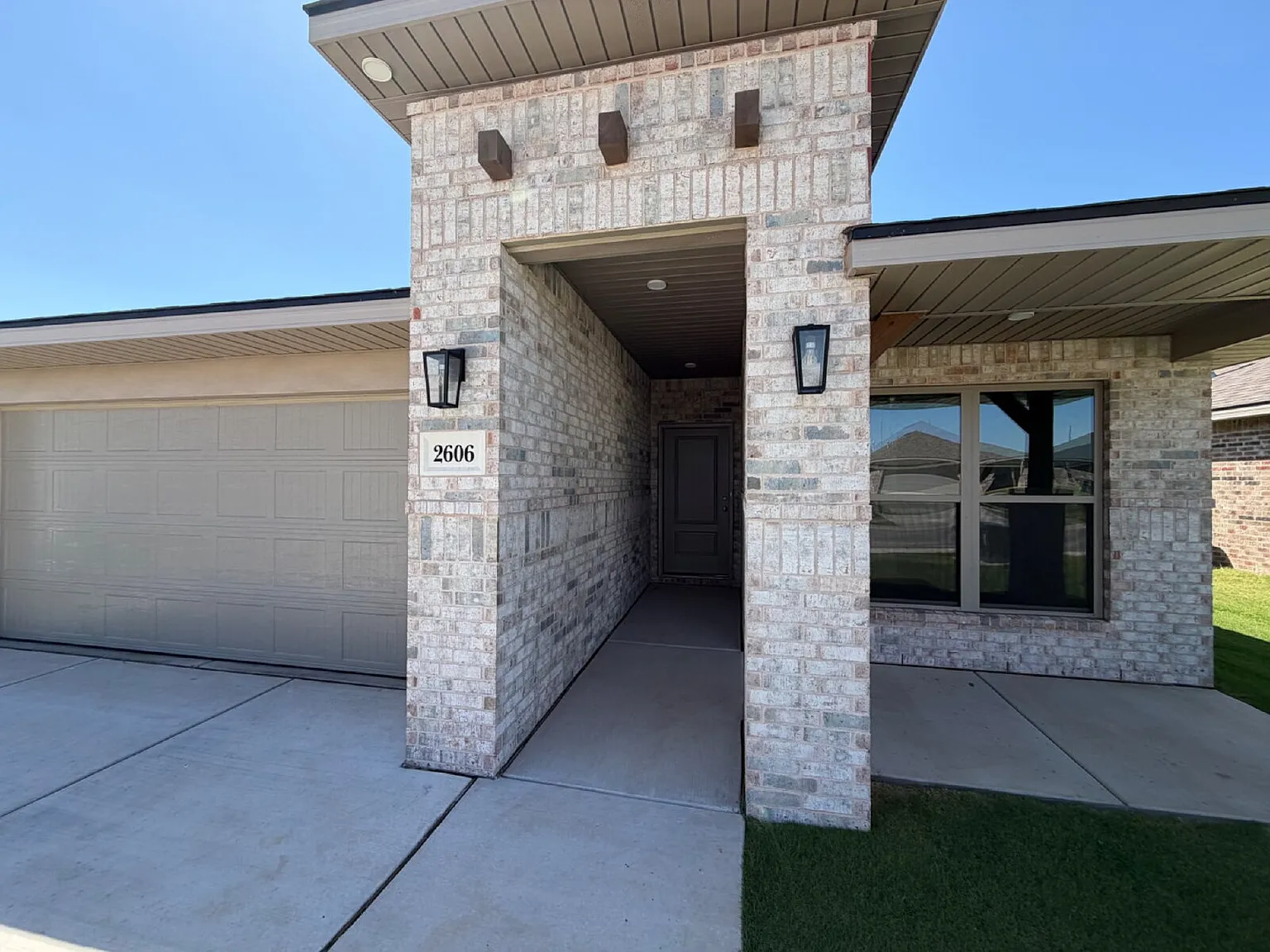 3 bed, 2.0 bath, 1600 sqft, $1,950 — Photo 3