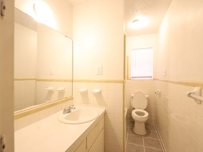 1008 S 31st St — Photo 14
